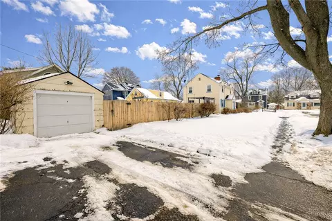 Exterior - 112 Curtice Rd, Irondequoit, NY 14617 photo 4 of 5