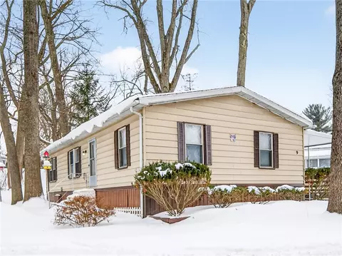 9 Oakside Dr, Panorama, NY 14625