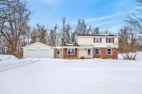 1747 Greenview Dr, Walworth, NY 14568