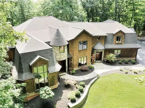 42 Lake Lacoma Dr, Perinton, NY 14534