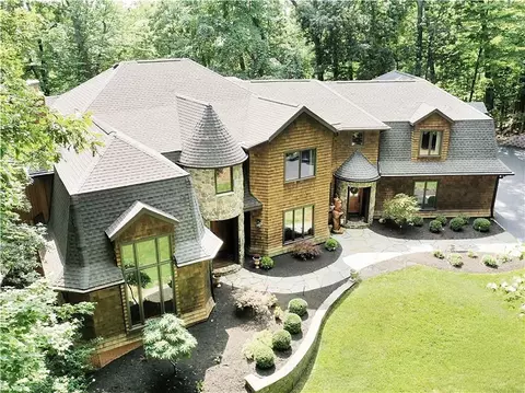 42 Lake Lacoma Dr, Perinton, NY 14534