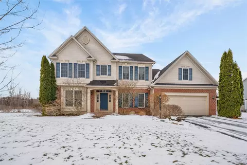 2 Chriswell Ln, Pittsford, NY 14534