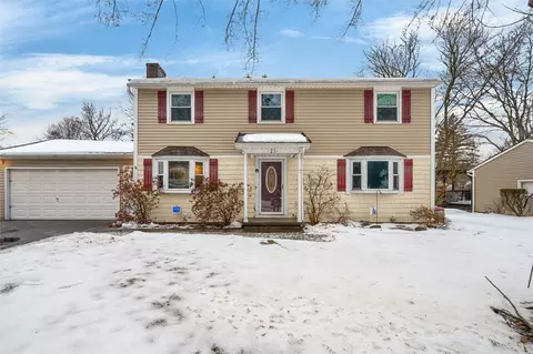 21 Squirrels Heath Rd, Perinton, NY 14450