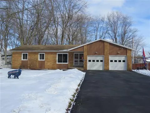 60 Brian Dr, Chili, NY 14624