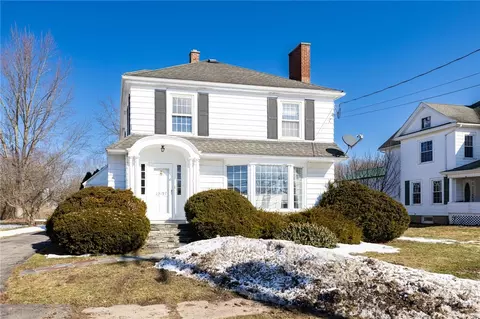13197 Maple St, Savannah, NY 13146