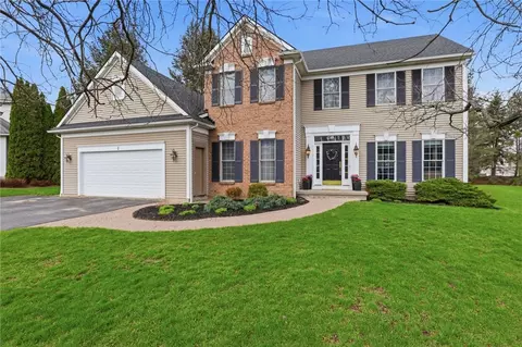 4 Willoughby Pl, Pittsford, NY 14534