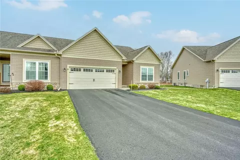 16 Harbour Oaks, Gates, NY 14624
