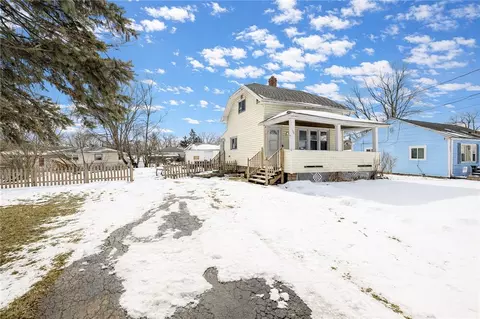 171 Mercer Ave, Gates, NY 14606