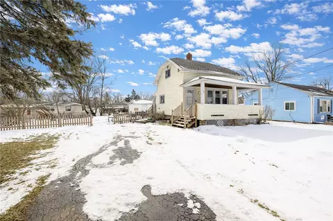 171 Mercer Ave, Gates, NY 14606