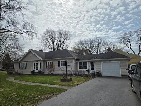 145 Pontiac Dr, Irondequoit, NY 14617