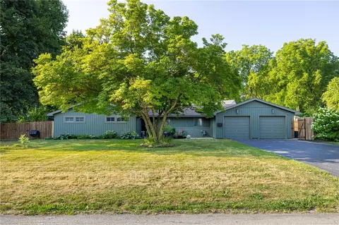 15 Victoria Dr, Rochester, NY 14618