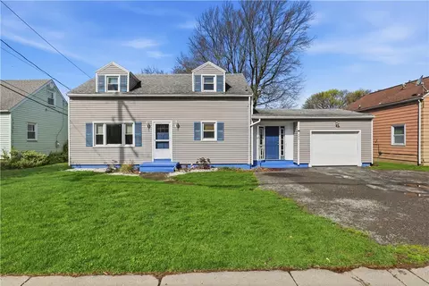 577 Fetzner Rd, Greece, NY 14626