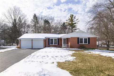 88 Coachman Dr, Penfield, NY 14526