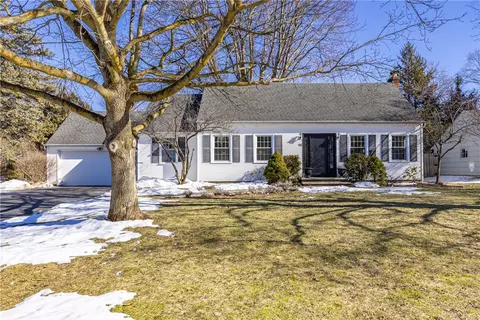 56 Hunters Ln, Rochester, NY 14618