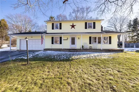 75 Brentwood Ln, Perinton, NY 14450