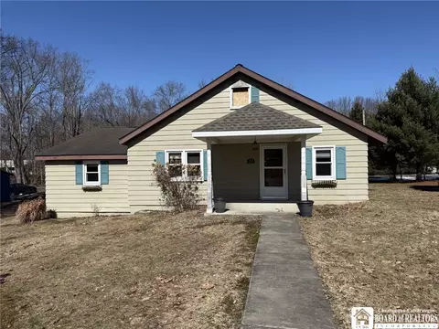 22 W 9th St, Ellicott, NY 14701