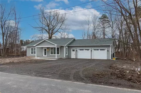 4034 Rasmussen St, Williamson, NY 14589