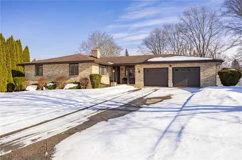 50 Deepwood Dr, Gates, NY 14606