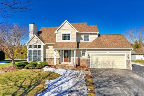 127 Twin Oak Dr, Gates, NY 14606