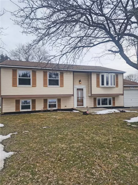 3258 Wildflower Dr, Walworth, NY 14568