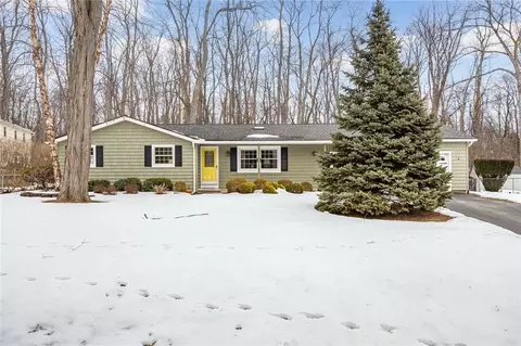 212 Creekwood Dr, Greece, NY 14626
