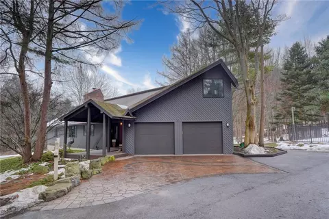 1551 Cranberry Pond Trl, Victor, NY 14564