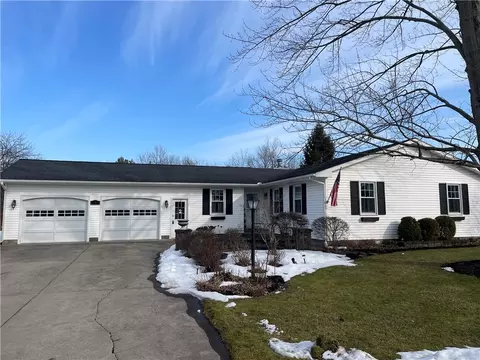 3 Mackenzie Dr, Seneca Falls, NY 13148