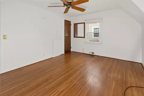 Bedroom - 205 Thorncliffe Dr, Irondequoit, NY 14617 photo 6 of 8