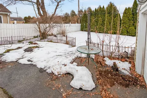 Exterior - 205 Thorncliffe Dr, Irondequoit, NY 14617 photo 7 of 9