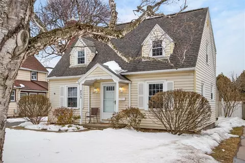 Exterior - 205 Thorncliffe Dr, Irondequoit, NY 14617 photo 3 of 9