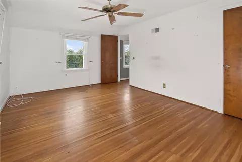 Bedroom - 205 Thorncliffe Dr, Irondequoit, NY 14617 photo 3 of 8