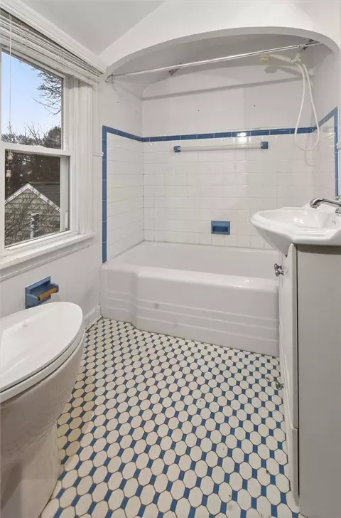 Bath - 205 Thorncliffe Dr, Irondequoit, NY 14617 photo 1 of 1