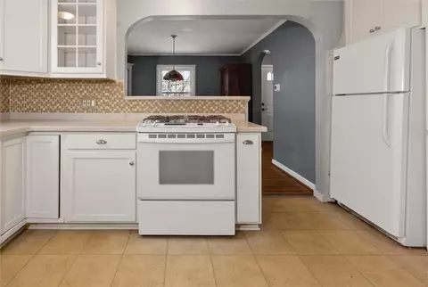 Kitchen - 205 Thorncliffe Dr, Irondequoit, NY 14617 photo 4 of 4