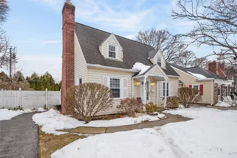 Exterior - 205 Thorncliffe Dr, Irondequoit, NY 14617 photo 4 of 9