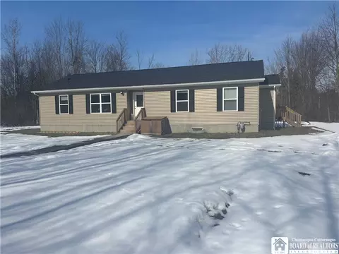 658 Adams Ave, Evans, NY 14006