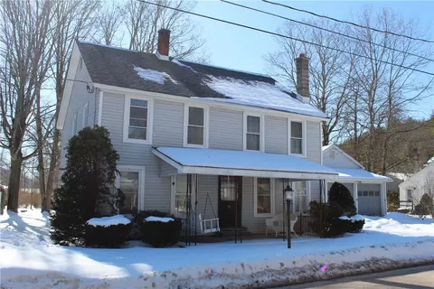 51 Bridge St, Roxbury, NY 12474