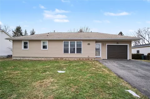 32 Tandoi Dr, Gates, NY 14624
