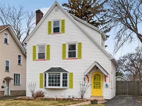 112 Maplehurst Rd, Irondequoit, NY 14617