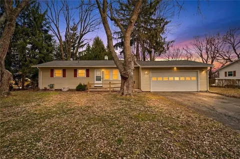 384 Hollybrook Rd, Rochester, NY 14623
