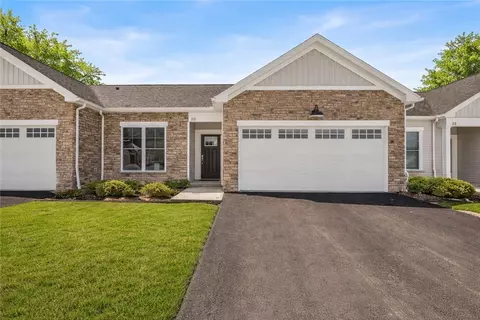 106 Cedarway Cir #414, Webster, NY 14580