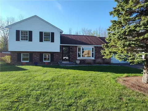 214 Chapel St, Canandaigua, NY 14424