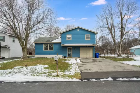34 Evelyn St, Gates, NY 14606