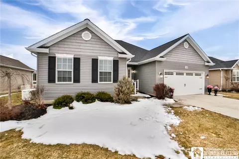 102 Country Club Dr, Grand Island, NY 14072
