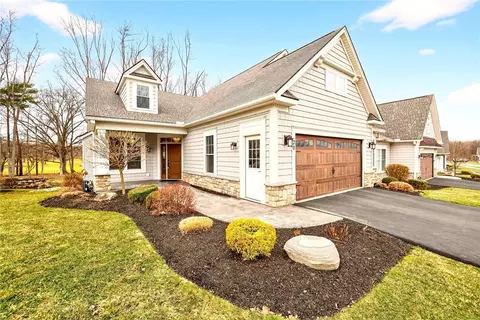 20 Greenpoint Trl, Pittsford, NY 14534