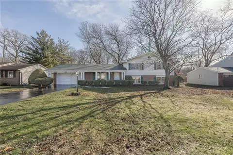 566 Black Walnut Dr, Greece, NY 14615