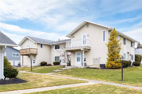 734 Eastbrooke Ln, Rochester, NY 14618
