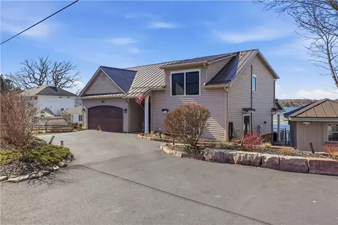 4102 E Lake Rd, Livonia, NY 14487