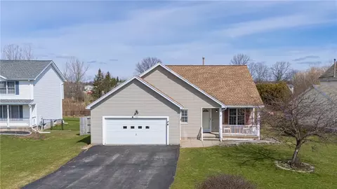 120 Delaina Rose Cir, Brockport, NY 14420