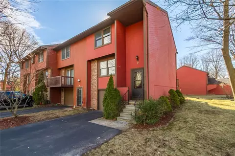 27 Garrison Dr, Perinton, NY 14450