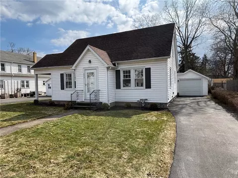 604 Davis Dr, Arcadia, NY 14513